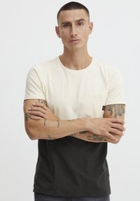 Футболка Футболка