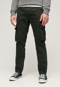 Брюки с накладными карманами Брюки с накладными карманами