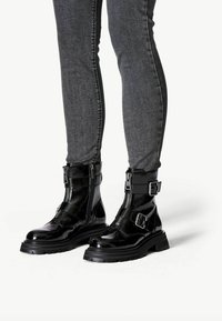 Полусапожки на платформе Полусапожки на платформе