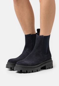 Ботинки челси