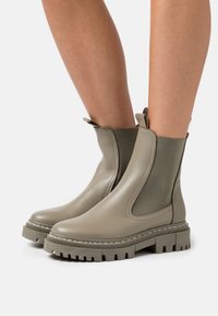 Ботинки челси