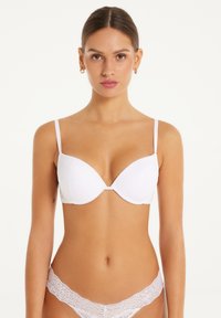 Бюстгальтер Бюстгальтер