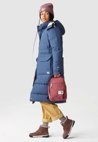 Спортивные сапоги