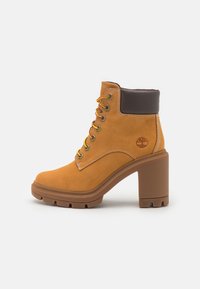 Полусапожки на высоком каблуке