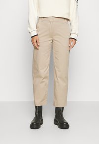 Узкие брюки