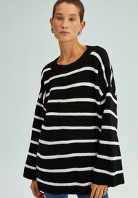 Длинный пуловер