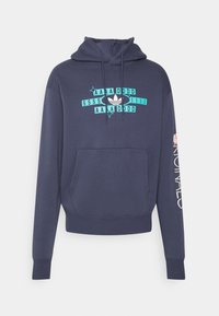 Пуловер с капюшоном