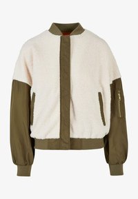 Куртка с накладнымит карманами