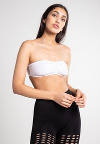 Бюстгальтер без бретелек Бюстгальтер без бретелек