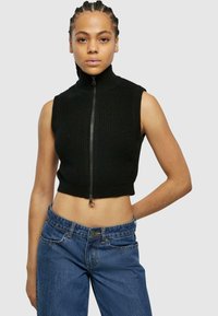 Вязаный жилет Вязаный жилет