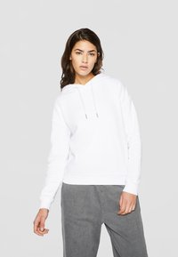 Пуловер с капюшоном