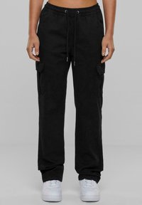 Брюки с накладными карманами Брюки с накладными карманами