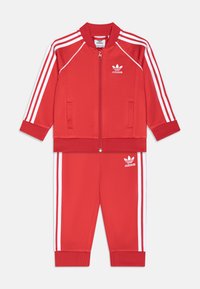 Набор одежды