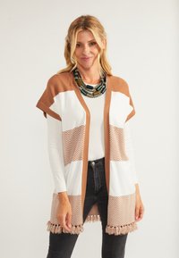 Длинный жилет