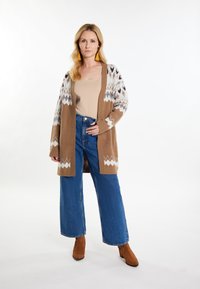 Жаккардовая вязаная кофта