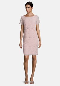 Платье футляр