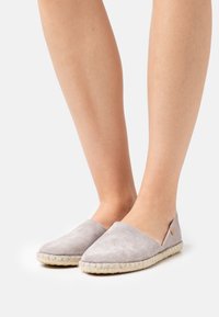 Спортивные балетки