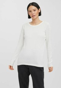 Пуловер в полоску