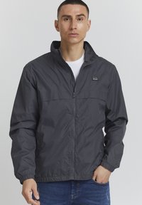 Куртка-дождевик