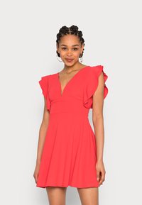 Короткое платье