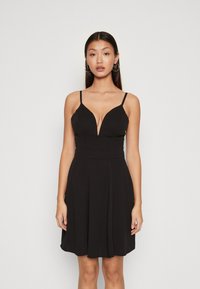 Коктейльное платье