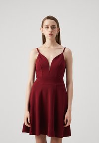 Короткое платье