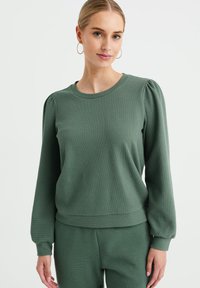 Пуловер Пуловер