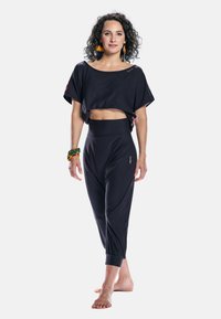 Спортивные штаны