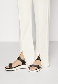 Походные сандалии