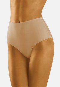 Трусы на бедрах