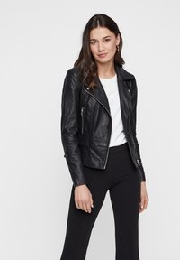 Кожаная куртка Кожаная куртка