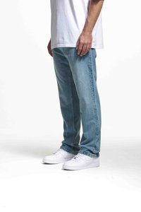 Прямые джинсы Прямые джинсы