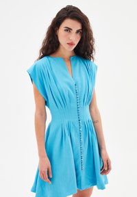 Короткое платье