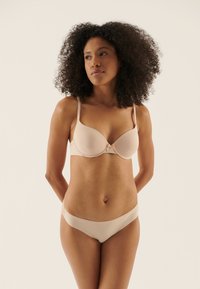 Бюстгальтер Бюстгальтер