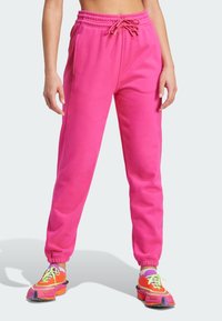 Спортивный костюм Спортивный костюм