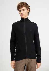 Вязаная кофта Вязаная кофта