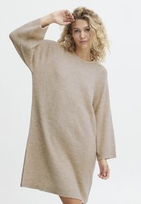 Вязаное платье Вязаное платье