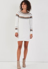 Вязаное платье