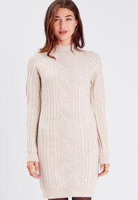 Вязаное платье