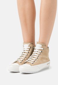 Высокие кеды