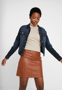 Джинсовая куртка