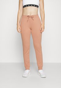 Спортивный костюм Спортивный костюм