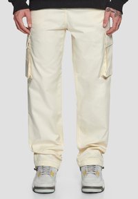 Брюки с накладными карманами Брюки с накладными карманами