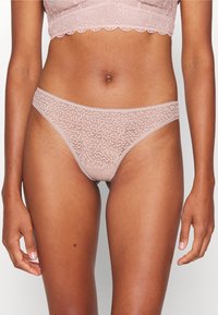 Стринги Стринги