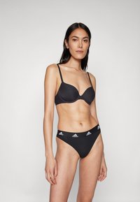 Стринги Стринги