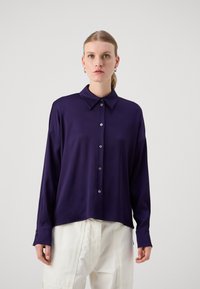 Атласная блузка