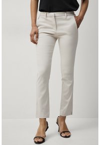 Узкие брюки