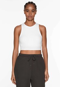 Спортивный топ