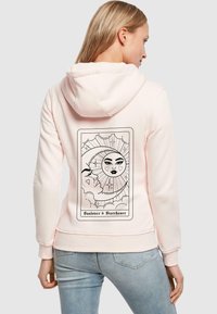 Пуловер с капюшоном