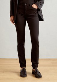 Узкие джинсы Узкие джинсы